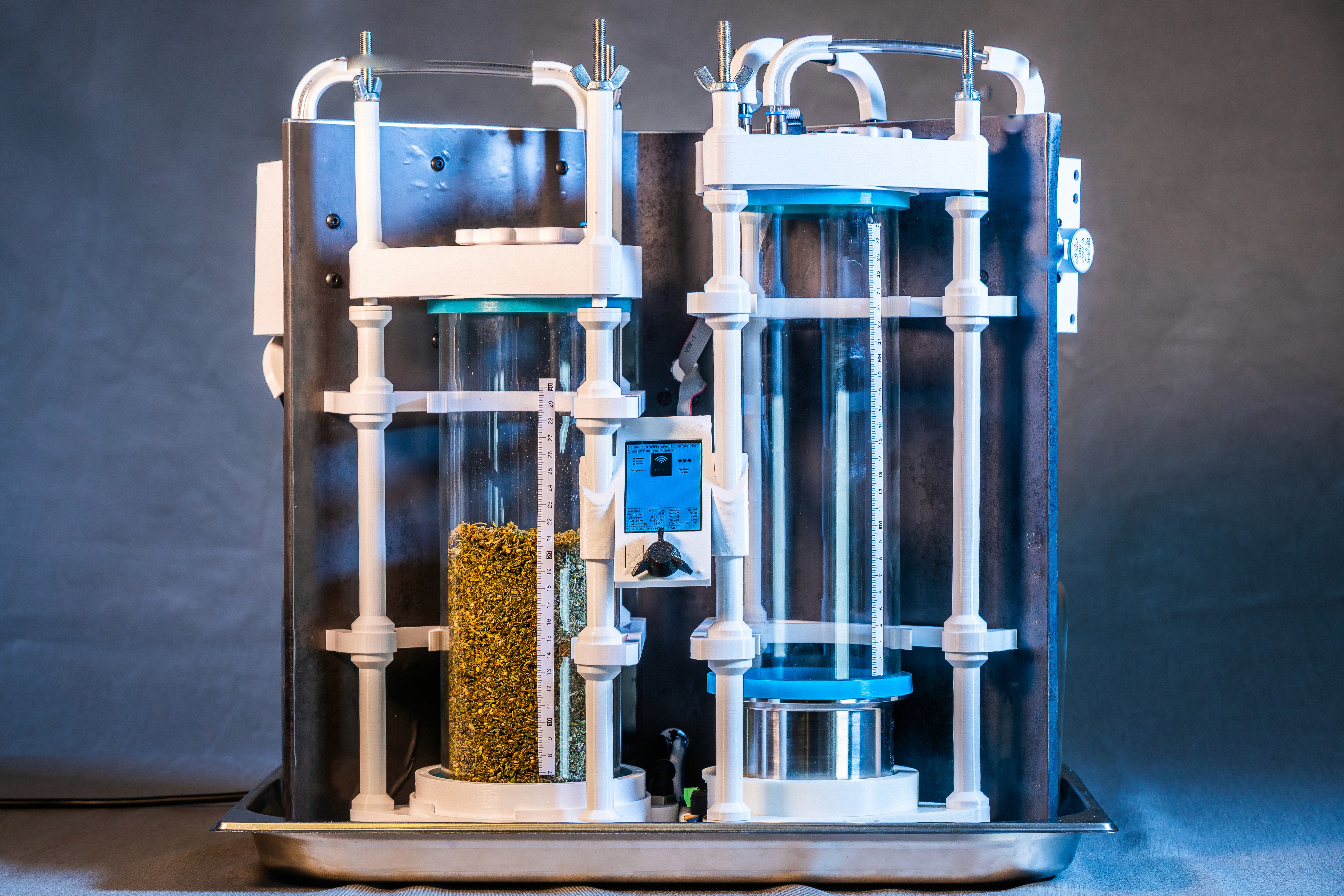 The Gandalf extraction machine, front view with both glass chambers